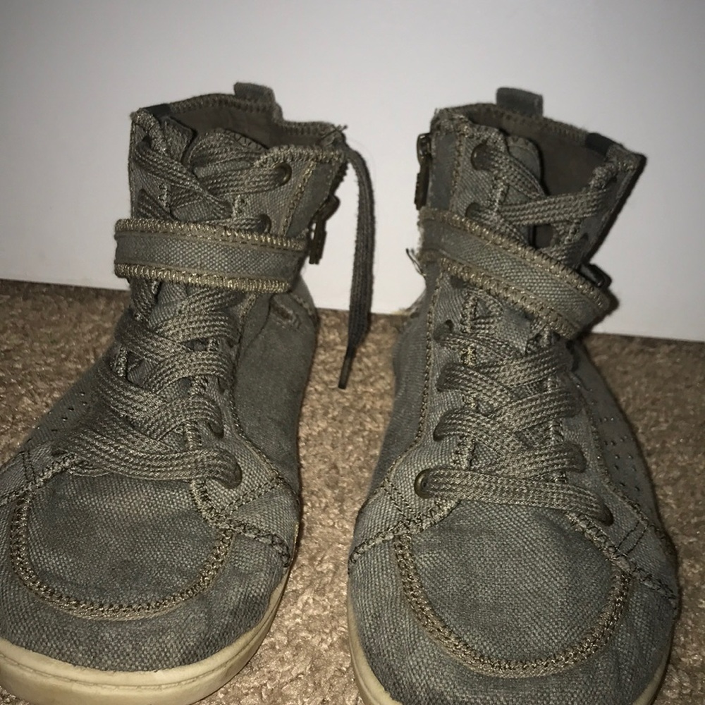 Green low shoes